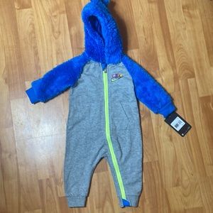 Nike onesie 9M